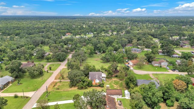 108 Woodland Road, Lake Jackson, TX 77566