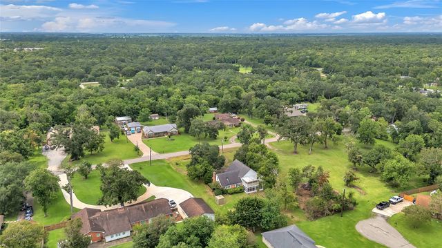 108 Woodland Road, Lake Jackson, TX 77566