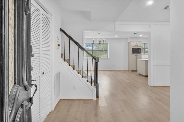 108 Woodland Road, Lake Jackson, TX 77566