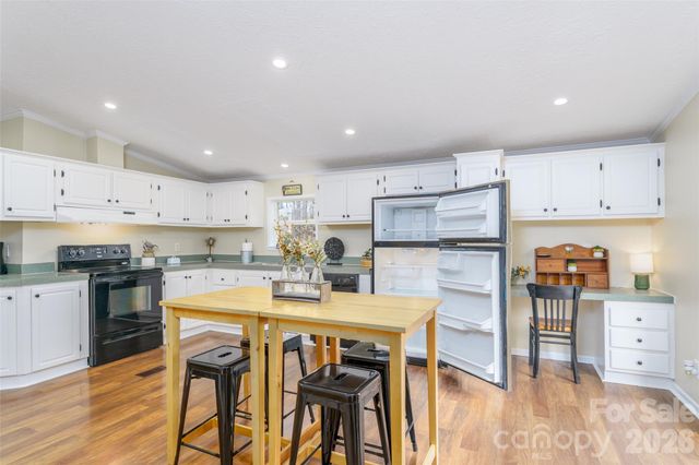 188 Crystal Bay Drive, Mooresville, NC 28115