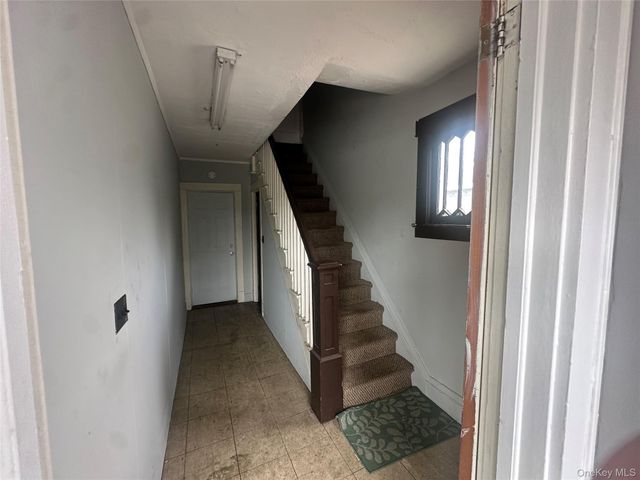 11 Post Avenue 2, Westbury, NY 11590