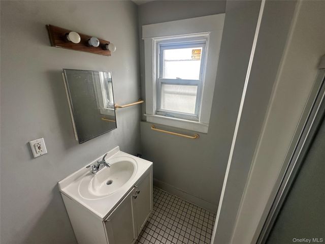 11 Post Avenue 2, Westbury, NY 11590