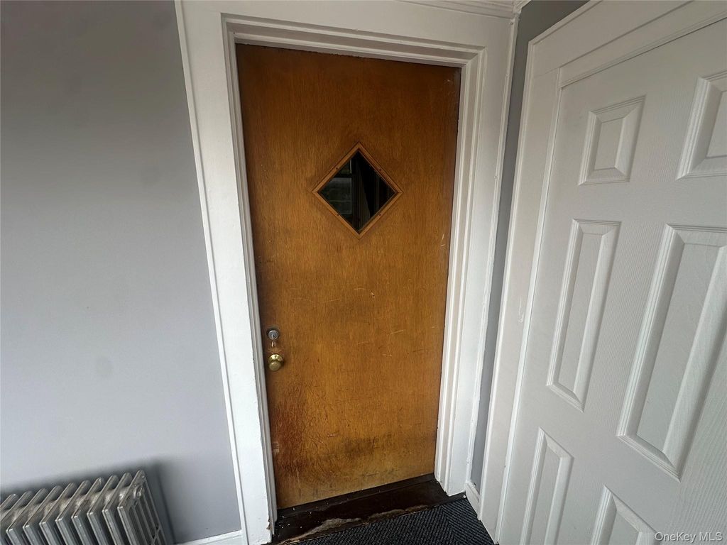 11 Post Avenue 2, Westbury, NY 11590
