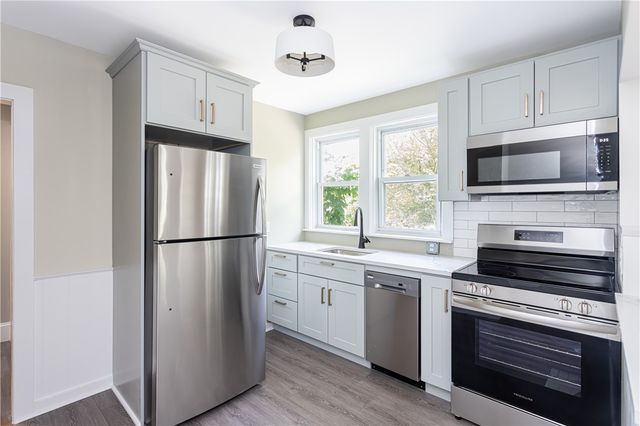 439 Broadway Street B, Newport, RI 02840