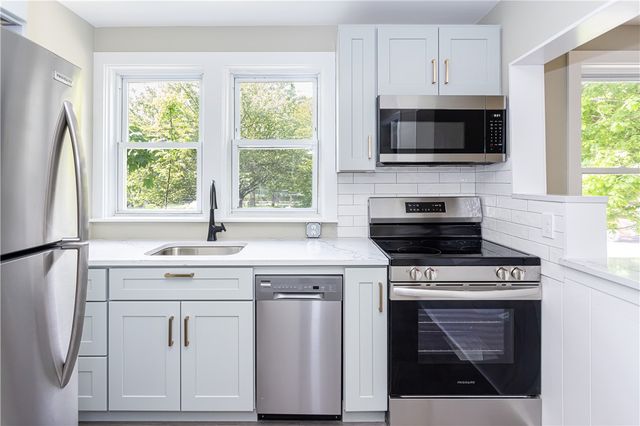 439 Broadway Street B, Newport, RI 02840