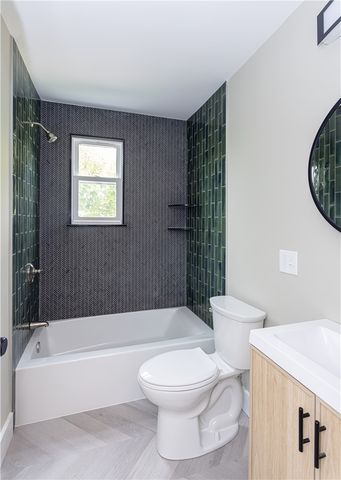 439 Broadway Street B, Newport, RI 02840