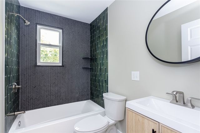 439 Broadway Street B, Newport, RI 02840