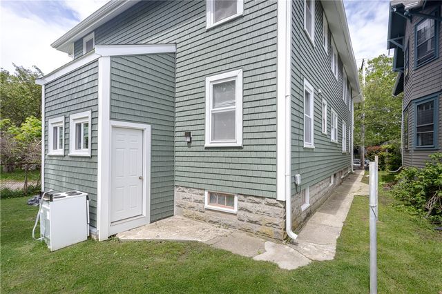 439 Broadway Street B, Newport, RI 02840