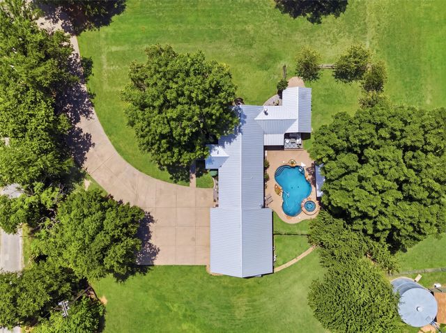 1313 Porter Court, Granbury, TX 76048