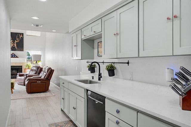 322 W Harwood Road B, Hurst, TX 76054