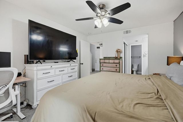 322 W Harwood Road B, Hurst, TX 76054