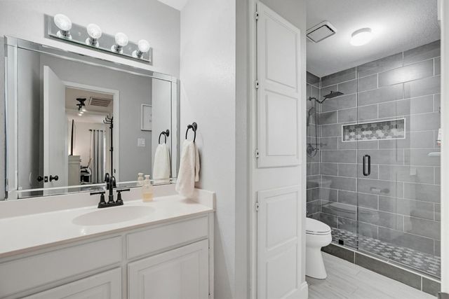 322 W Harwood Road B, Hurst, TX 76054