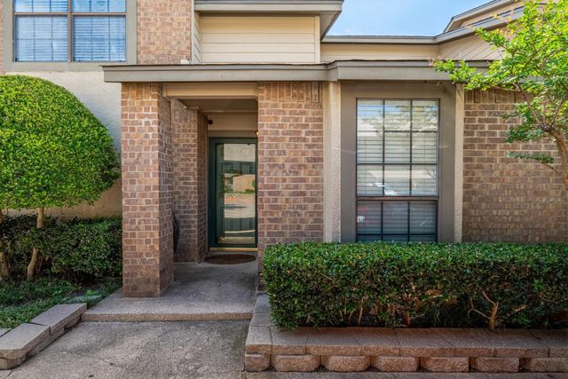 322 W Harwood Road B, Hurst, TX 76054