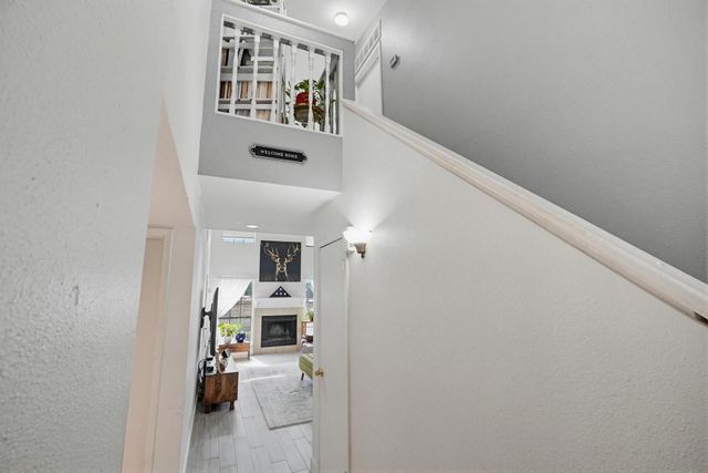 322 W Harwood Road B, Hurst, TX 76054