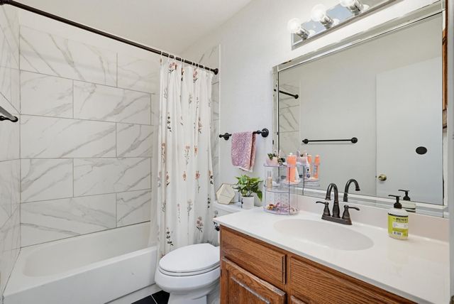 322 W Harwood Road B, Hurst, TX 76054