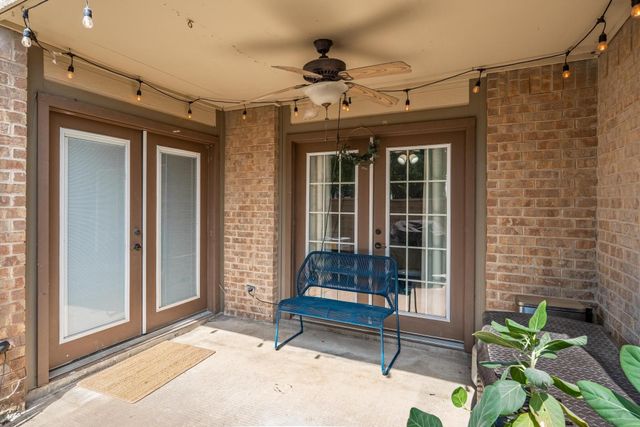 322 W Harwood Road B, Hurst, TX 76054