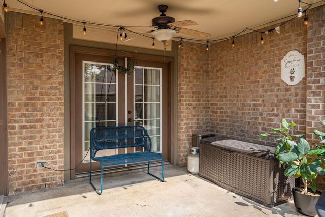 322 W Harwood Road B, Hurst, TX 76054