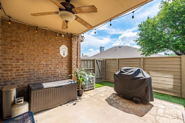 322 W Harwood Road B, Hurst, TX 76054