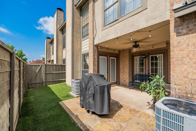 322 W Harwood Road B, Hurst, TX 76054
