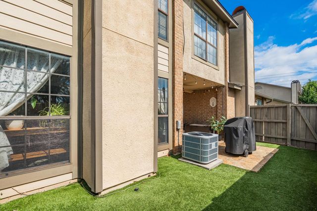 322 W Harwood Road B, Hurst, TX 76054