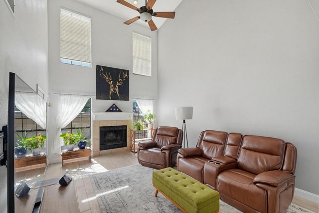 322 W Harwood Road B, Hurst, TX 76054