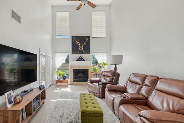 322 W Harwood Road B, Hurst, TX 76054