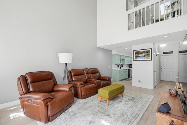 322 W Harwood Road B, Hurst, TX 76054