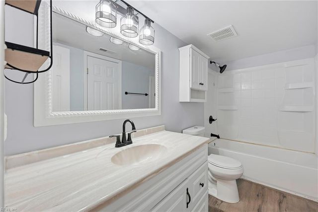 4165 Laurel Green Cir, Virginia Beach, VA 23456