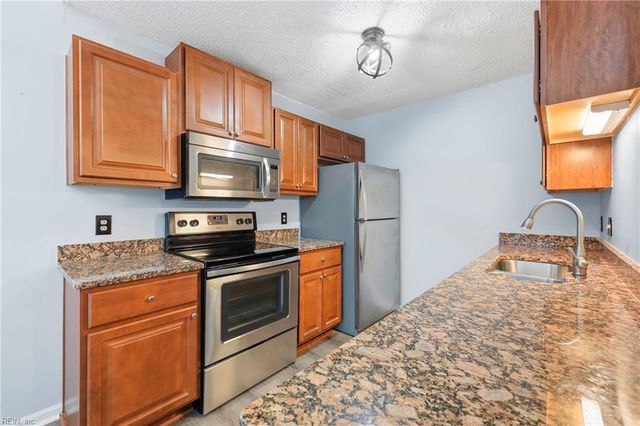 4165 Laurel Green Cir, Virginia Beach, VA 23456