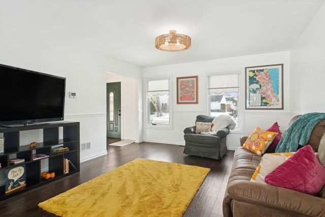 1318 Gail Drive, Buffalo Grove, IL 60089