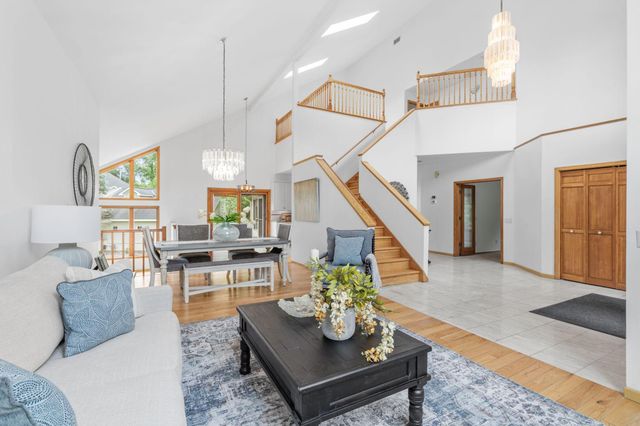 1952 Safari Trail, Eagan, MN 55122