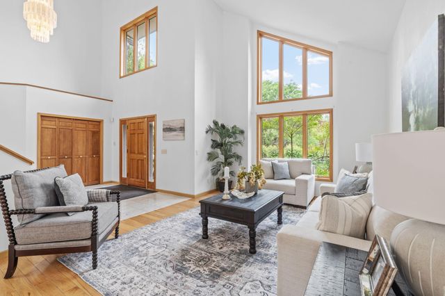 1952 Safari Trail, Eagan, MN 55122