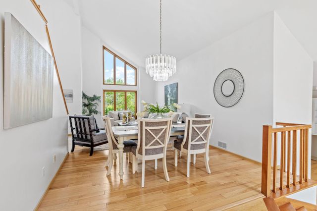 1952 Safari Trail, Eagan, MN 55122