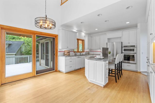 1952 Safari Trail, Eagan, MN 55122