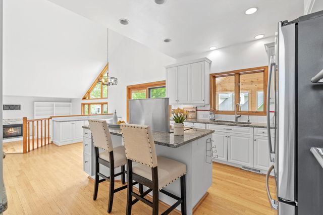 1952 Safari Trail, Eagan, MN 55122