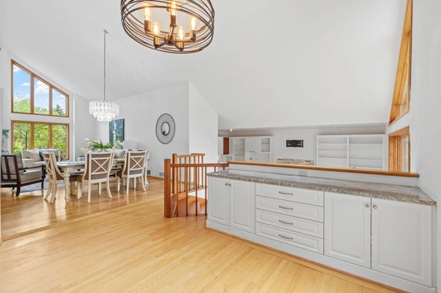 1952 Safari Trail, Eagan, MN 55122