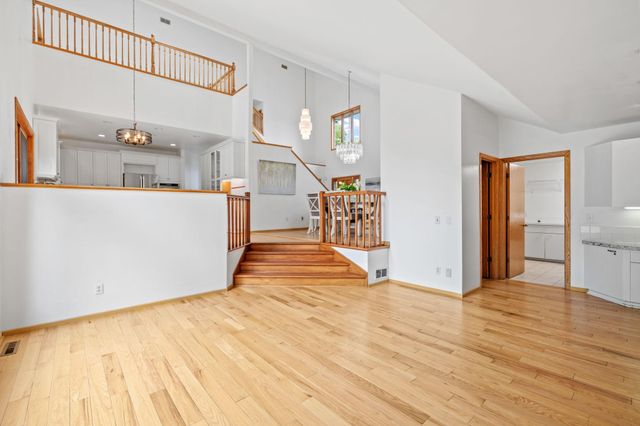 1952 Safari Trail, Eagan, MN 55122