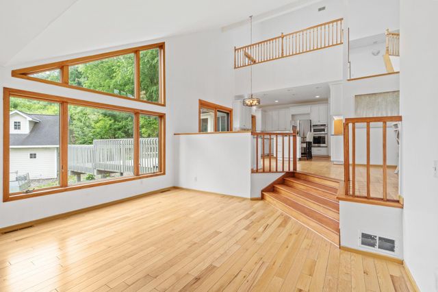 1952 Safari Trail, Eagan, MN 55122