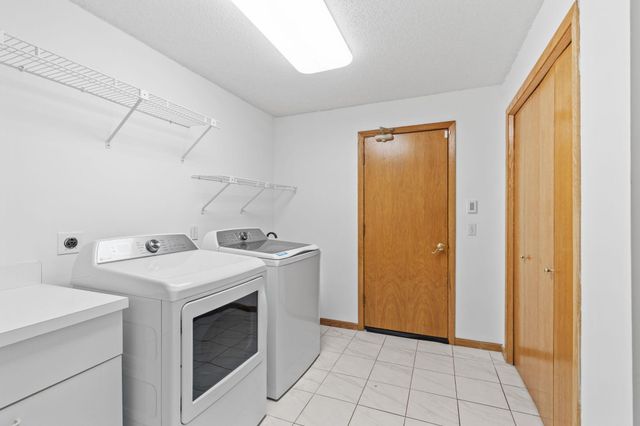 1952 Safari Trail, Eagan, MN 55122