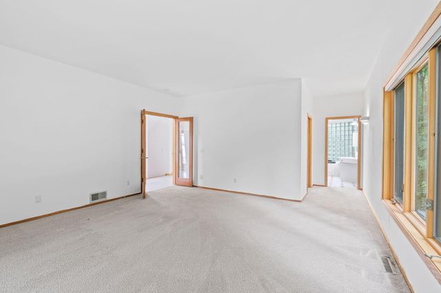 1952 Safari Trail, Eagan, MN 55122