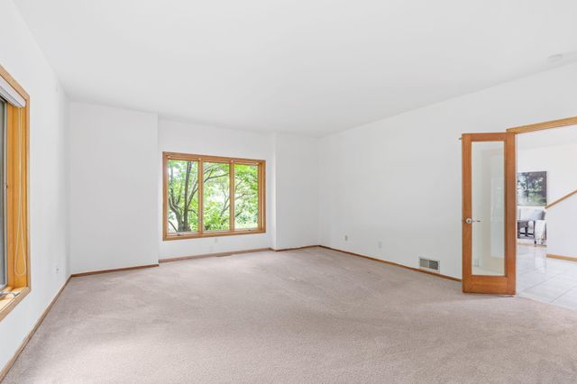 1952 Safari Trail, Eagan, MN 55122