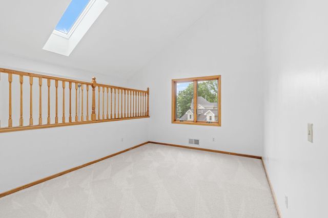 1952 Safari Trail, Eagan, MN 55122