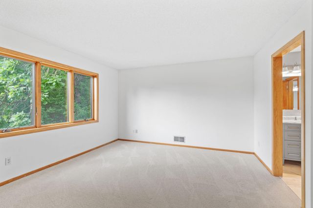 1952 Safari Trail, Eagan, MN 55122