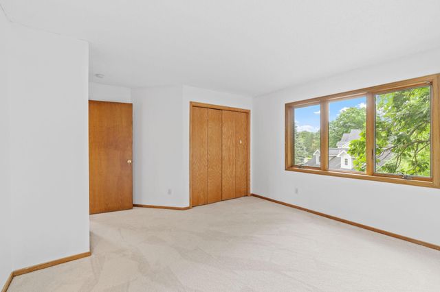 1952 Safari Trail, Eagan, MN 55122