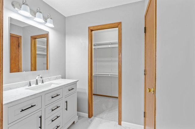 1952 Safari Trail, Eagan, MN 55122
