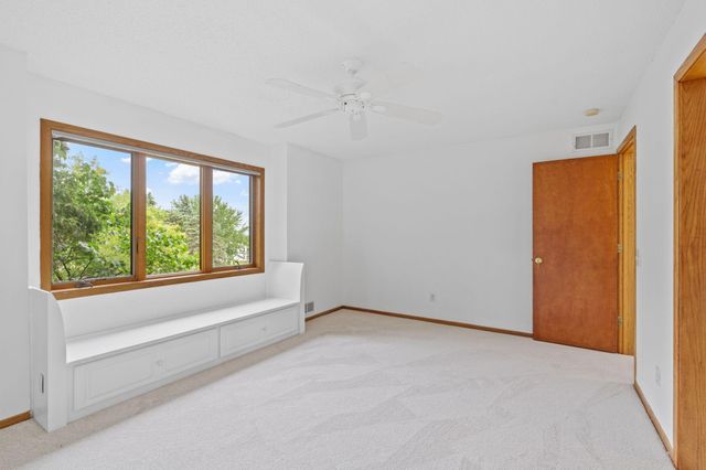 1952 Safari Trail, Eagan, MN 55122