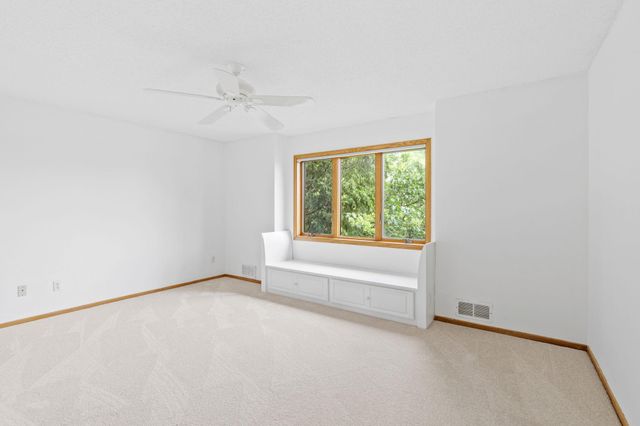 1952 Safari Trail, Eagan, MN 55122