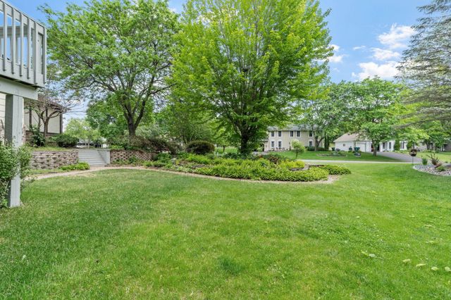 1952 Safari Trail, Eagan, MN 55122