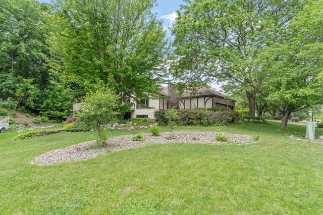 1952 Safari Trail, Eagan, MN 55122