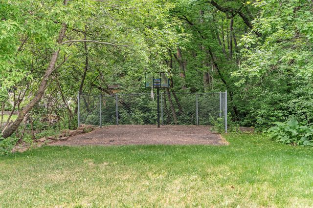 1952 Safari Trail, Eagan, MN 55122